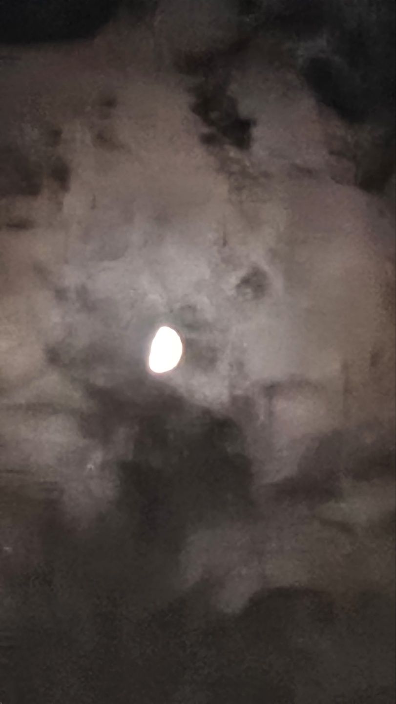 우주의 변화무상 구름의 예술작품